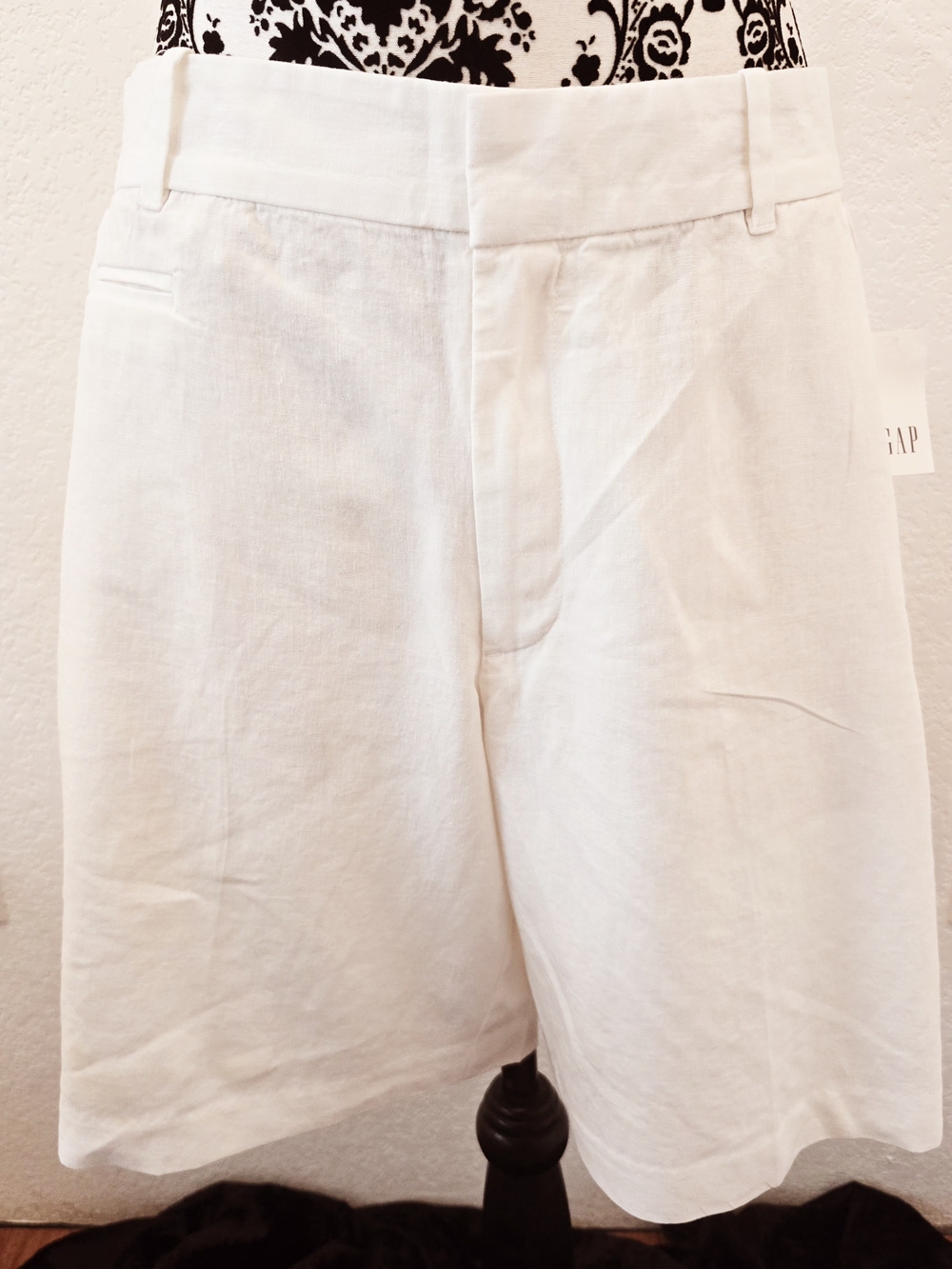GAP Women's Cream Flat-Front Shorts